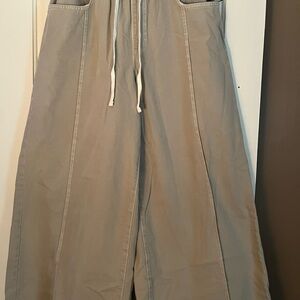 Universal Thread Women's Wide-Leg Flare Jeans in Taupe